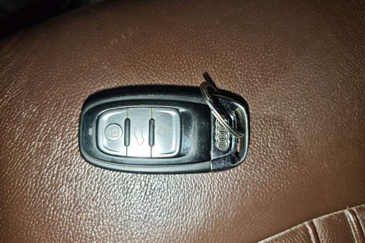 Used Audi A8 2013 A8L 45 TFSI quattro Comfort model Vehicle Key