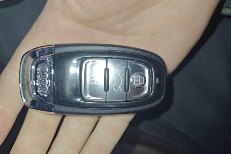 Used Audi A8 2013 A8L 45 TFSI quattro Comfort model Vehicle Key
