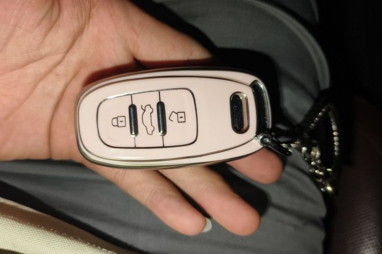 Used Audi A8  Vehicle Key