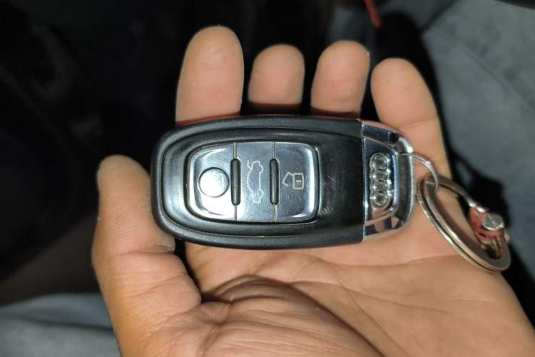 Used Audi A8 2013 A8L 45 TFSI quattro Comfort model Vehicle Key