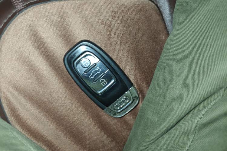 Used Audi A8 2013 A8L 45 TFSI quattro Comfort model Vehicle Key
