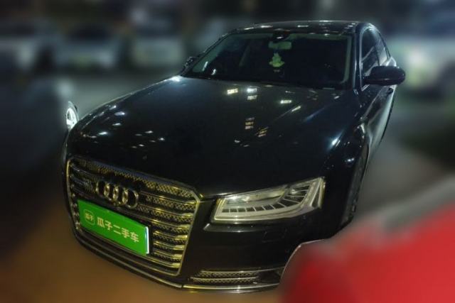 Used Audi A8 3.0-liter displacement, panoramic sunroof, four-seat version