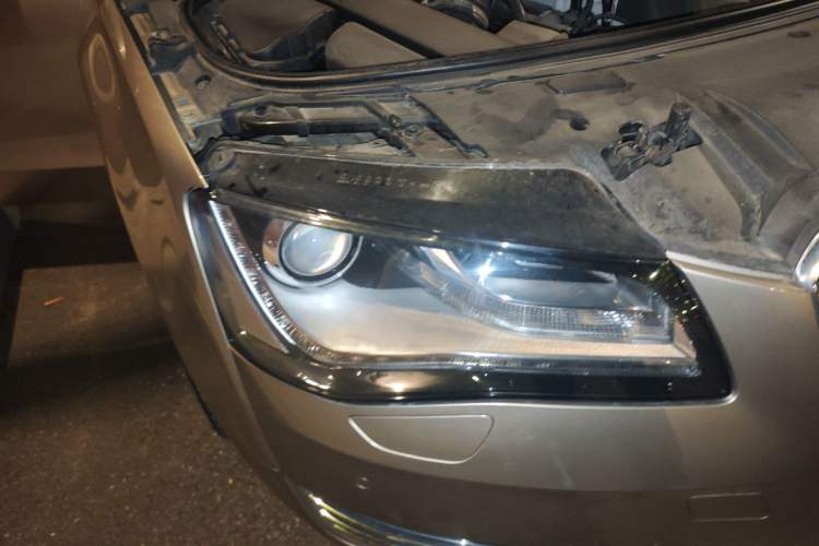 Used Audi A8 2013 A8L 45 TFSI quattro Comfort model Right Front Headlight