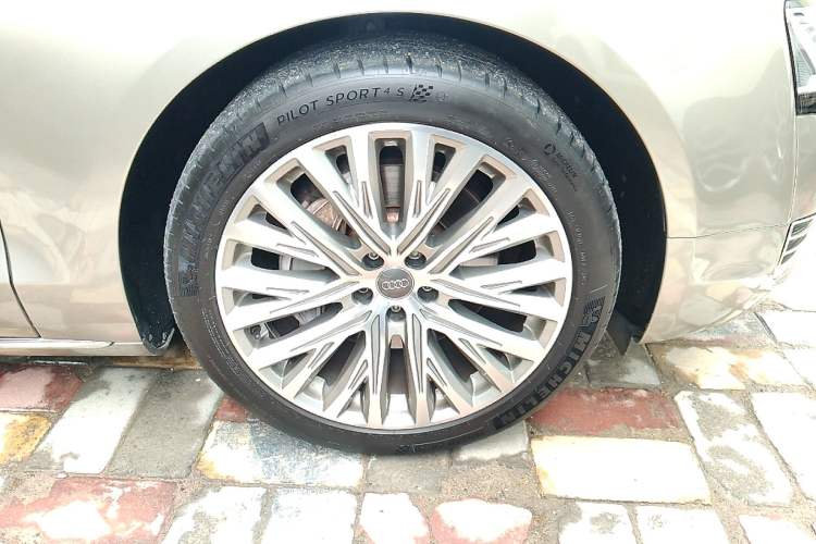 Used Audi A8 2013 A8L 45 TFSI quattro Luxury Model Right Front Wheel Hub