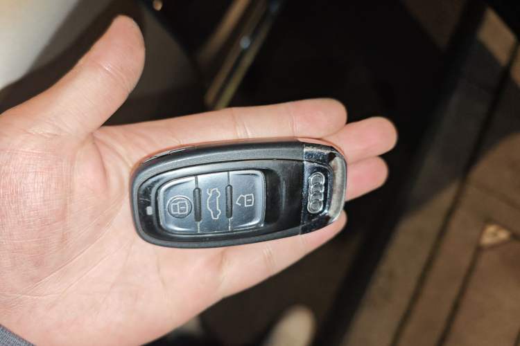 Used Audi A8 2013 A8L 45 TFSI quattro Comfort model Vehicle Key