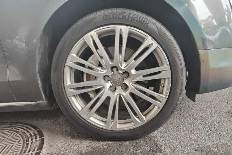 Used Audi A8 2013 A8L 45 TFSI quattro Luxury Model Right Front Wheel Hub
