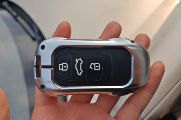 Used Audi A8 2013 A8L 45 TFSI quattro Comfort model Vehicle Key