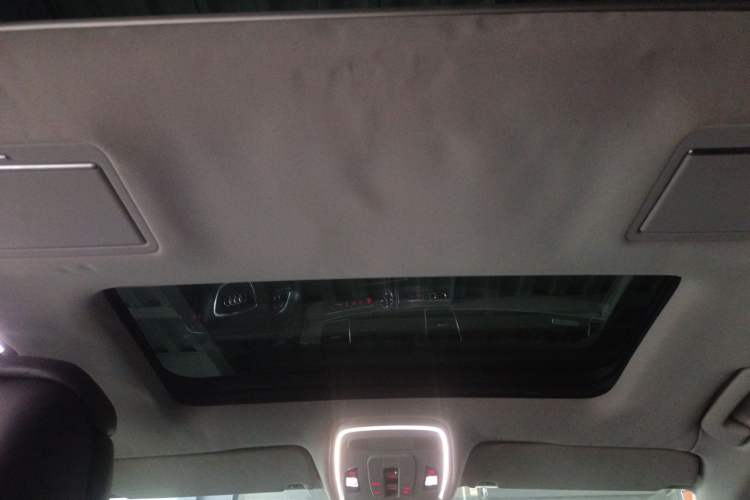 Used Audi A8 2013 A8L 45 TFSI quattro Comfort model Headliner