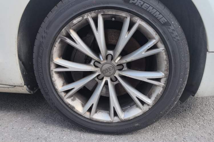 Used Audi A8 2013 A8L 45 TFSI quattro Exclusive Edition Right Front Wheel Hub