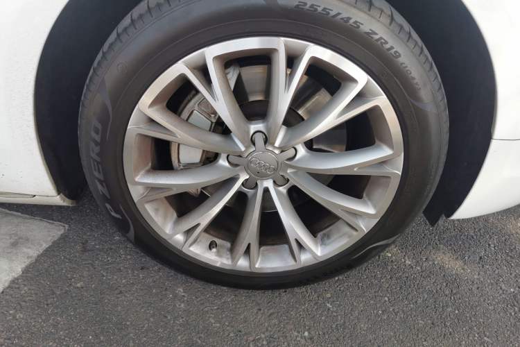 Used Audi A8 2013 A8L 45 TFSI quattro Exclusive Edition Right Front Wheel Hub