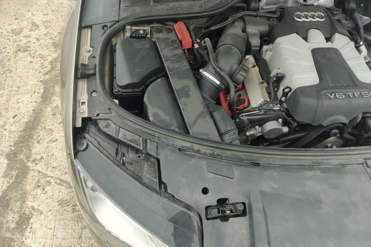 Used Audi A8 2013 A8L 45 TFSI quattro Comfort model Engine Bay Right