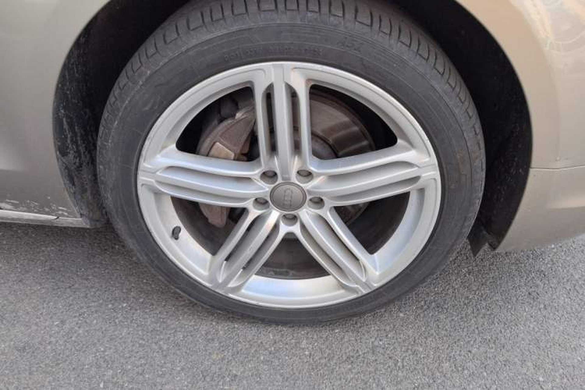 Used Audi A8 2013 A8L 45 TFSI quattro Comfort model Right Front Wheel Hub