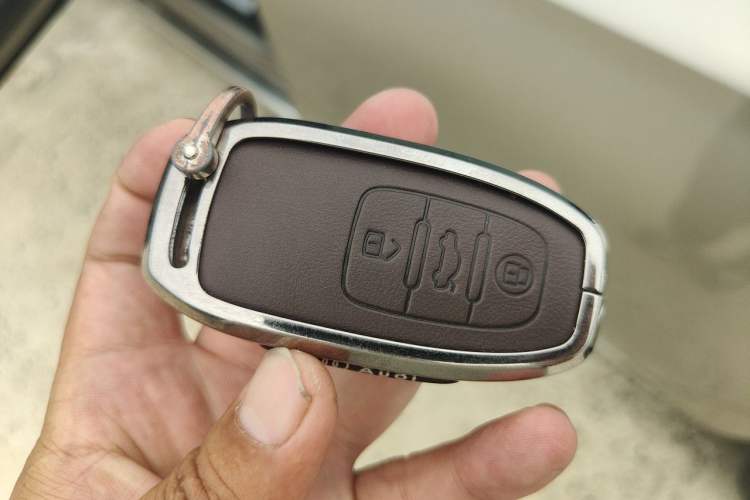 Used Audi A8 2013 A8L 45 TFSI quattro Comfort model Vehicle Key