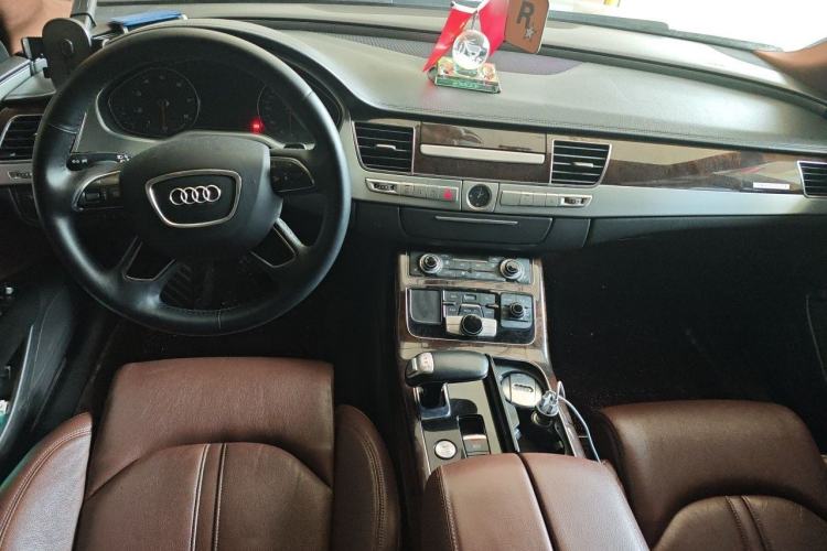 Used Audi A8 2014 A8L 45 TFSI quattro Comfort model Center Console