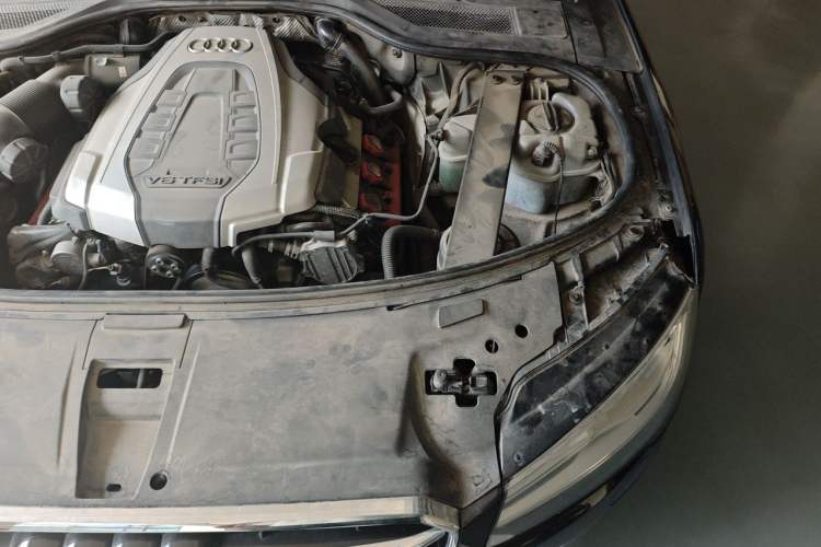Used Audi A8 2014 A8L 45 TFSI quattro Comfort model Engine Bay Left