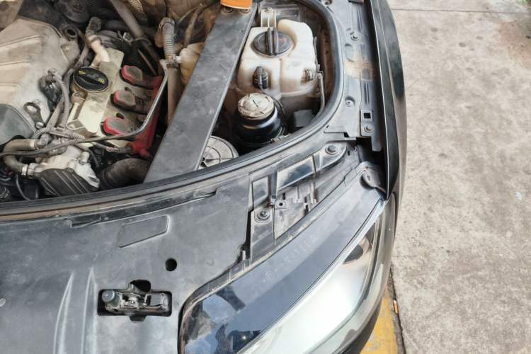 Used Audi A8 2014 A8L 45 TFSI quattro Luxury Model Engine Bay Left