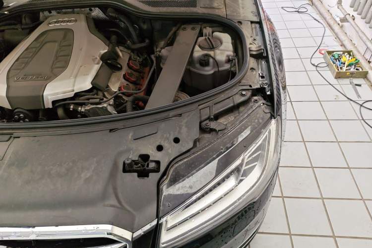 Used Audi A8 2014 A8L 45 TFSI quattro Luxury Model Engine Bay Left