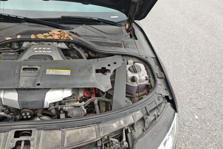 Used Audi A8 2014 A8L 45 TFSI quattro Comfort model Engine Bay Left