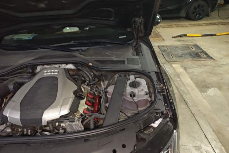 Used Audi A8 2014 A8L 45 TFSI quattro Comfort model Engine Bay Left