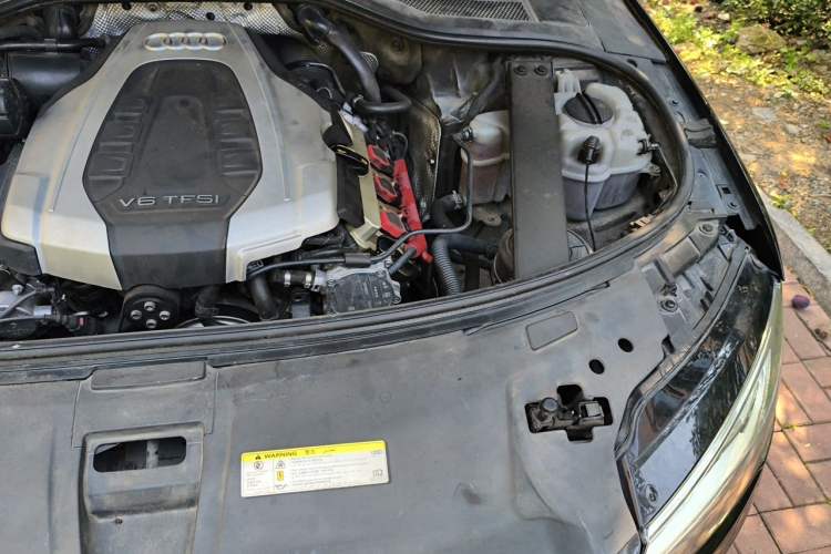 Used Audi A8 2014 A8L 45 TFSI quattro Comfort model Engine Bay Left