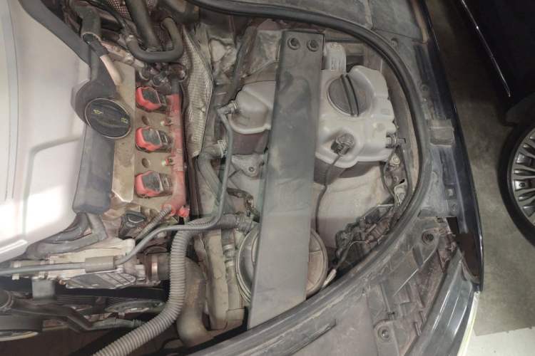 Used Audi A8 2014 A8L 45 TFSI quattro Comfort model Engine Bay Left