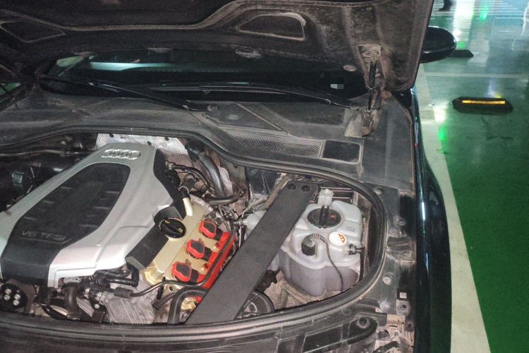 Used Audi A8 2014 A8L 45 TFSI quattro Comfort model Engine Bay Left