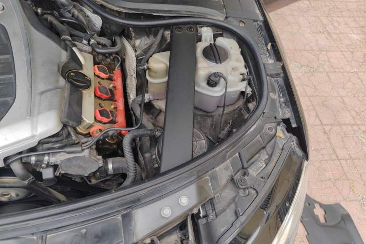 Used Audi A8 2014 A8L 45 TFSI quattro Comfort model Engine Bay Left
