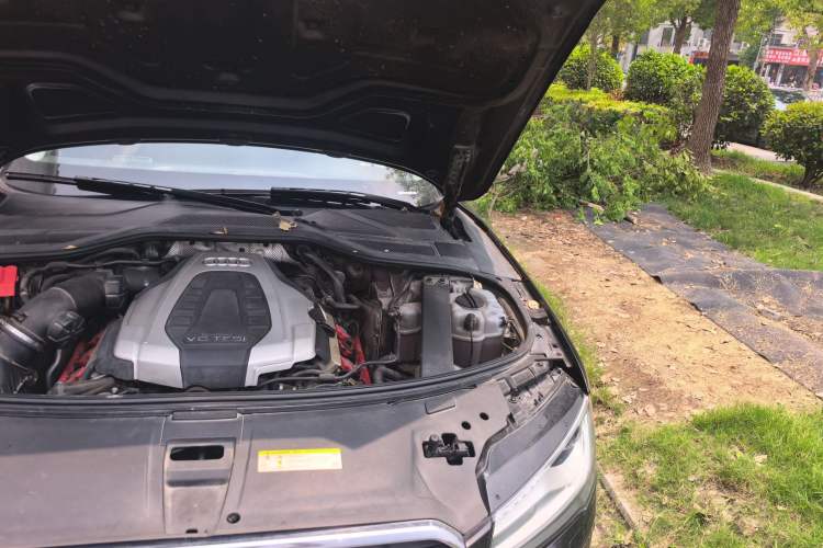 Used Audi A8 2014 A8L 45 TFSI quattro Comfort model Engine Bay Left