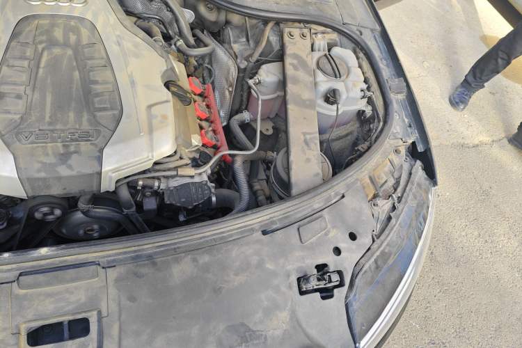 Used Audi A8 2014 A8L 45 TFSI quattro Comfort model Engine Bay Left