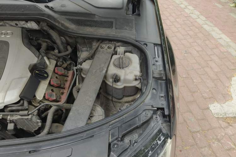 Used Audi A8 2014 A8L 45 TFSI quattro Comfort model Engine Bay Left