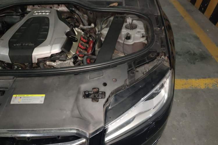 Used Audi A8 2014 A8L 45 TFSI quattro Comfort model Engine Bay Left