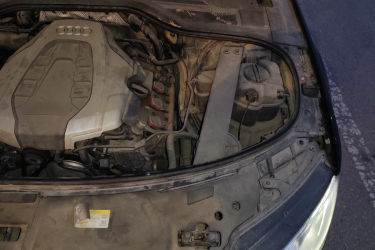 Used Audi A8 2014 A8L 45 TFSI quattro Comfort model Engine Bay Left