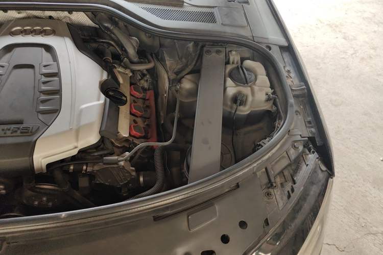 Used Audi A8 2014 A8L 45 TFSI quattro Comfort model Engine Bay Left