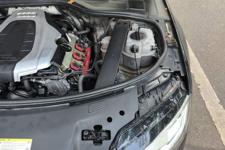 Used Audi A8 2014 A8L 45 TFSI quattro Comfort model Engine Bay Left