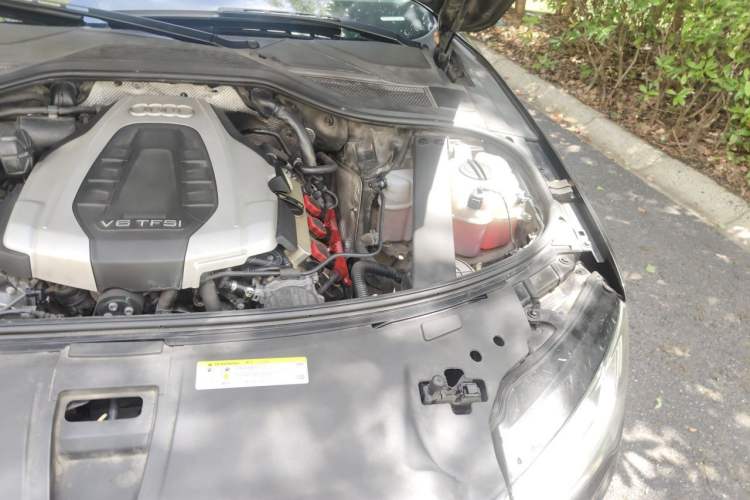 Used Audi A8 2014 A8L 45 TFSI quattro Comfort model Engine Bay Left
