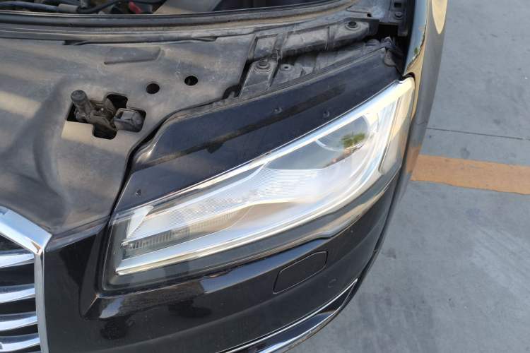Used Audi A8 2014 A8L 45 TFSI quattro Comfort model Engine Bay Left