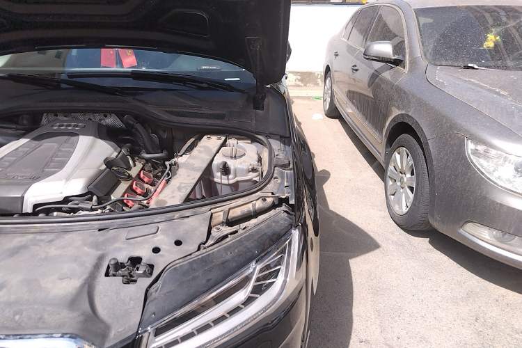 Used Audi A8 2014 A8L 45 TFSI quattro Comfort model Engine Bay Left