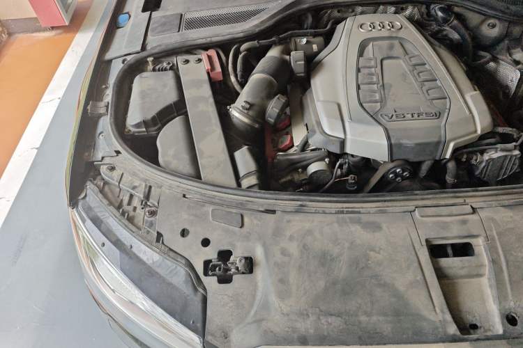 Used Audi A8 2014 A8L 45 TFSI quattro Comfort model Engine Bay Right