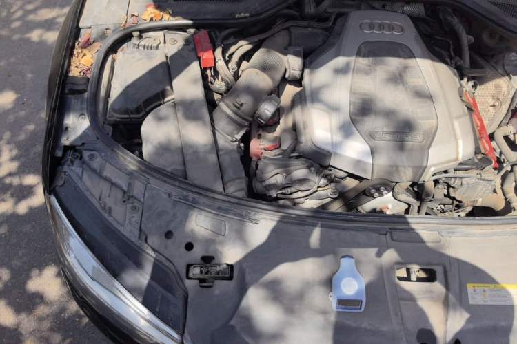 Used Audi A8 2014 A8L 45 TFSI quattro Comfort model Engine Bay Right