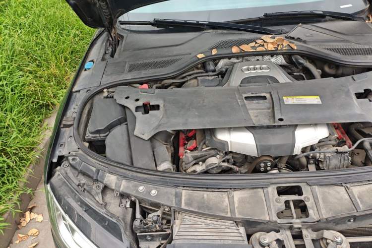 Used Audi A8 2014 A8L 45 TFSI quattro Comfort model Engine Bay Right