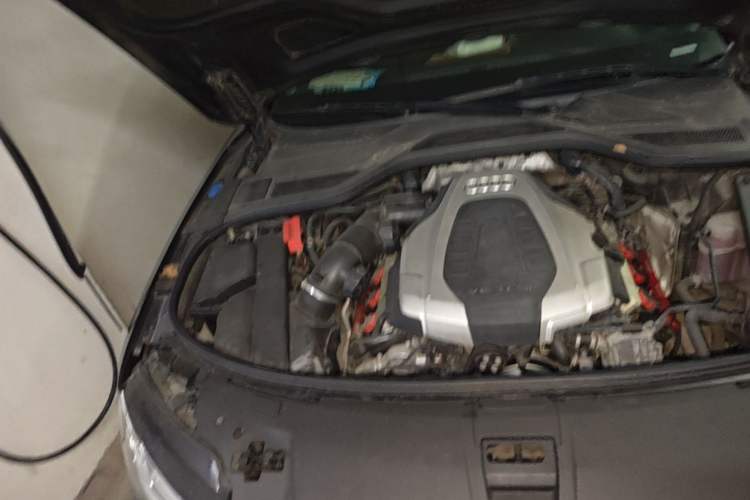 Used Audi A8 2014 A8L 45 TFSI quattro Comfort model Engine Bay Right