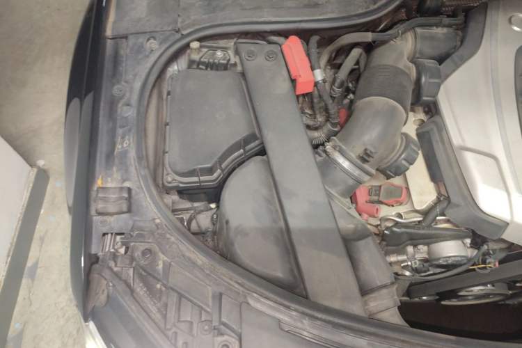 Used Audi A8 2014 A8L 45 TFSI quattro Comfort model Engine Bay Right