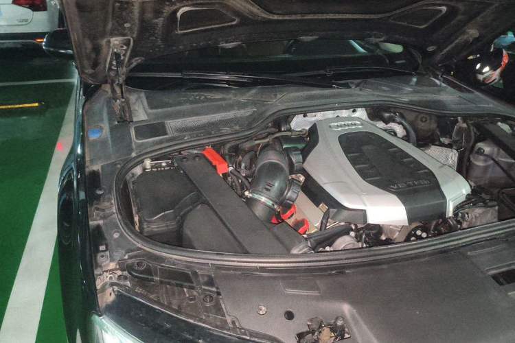 Used Audi A8 2014 A8L 45 TFSI quattro Comfort model Engine Bay Right