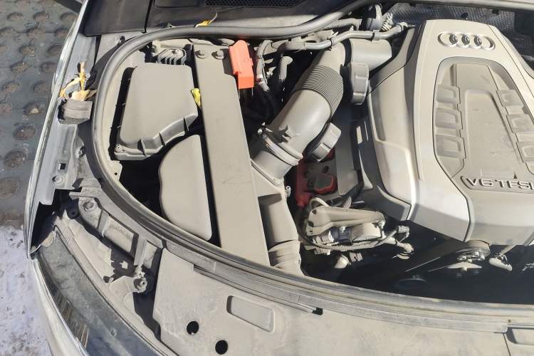 Used Audi A8 2014 A8L 45 TFSI quattro Comfort model Engine Bay Right