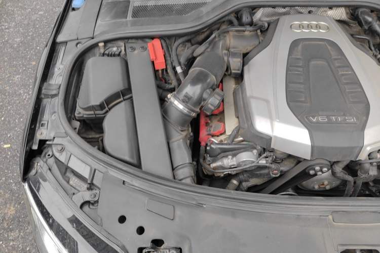 Used Audi A8 2014 A8L 45 TFSI quattro Comfort model Engine Bay Right