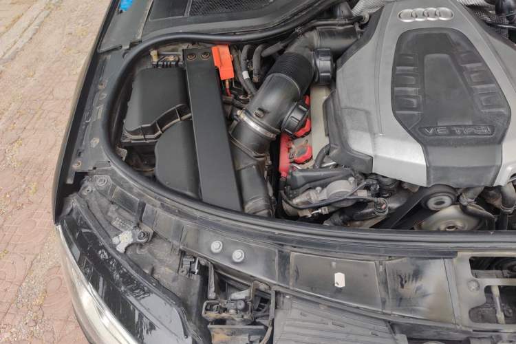 Used Audi A8 2014 A8L 45 TFSI quattro Comfort model Engine Bay Right
