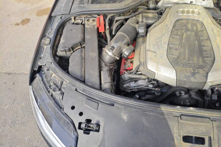 Used Audi A8 2014 A8L 45 TFSI quattro Comfort model Engine Bay Right