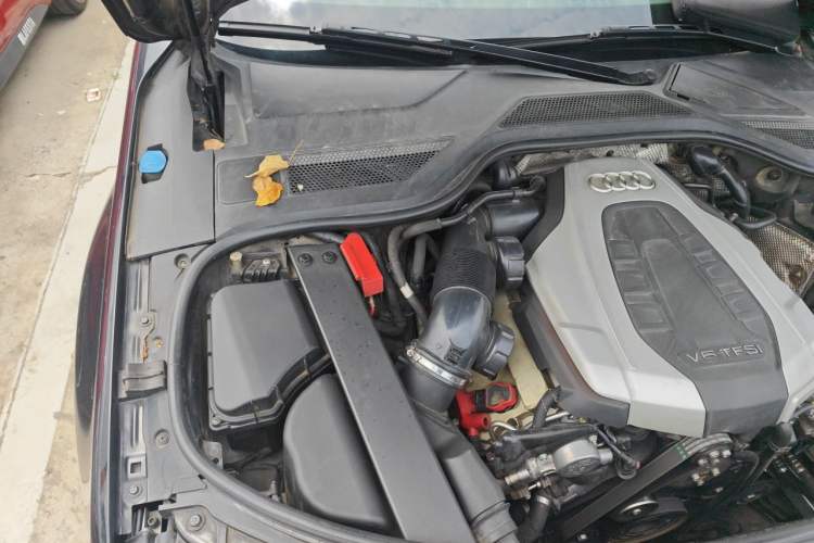 Used Audi A8 2014 A8L 45 TFSI quattro Comfort model Engine Bay Right