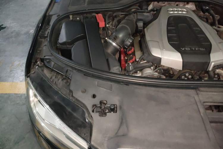 Used Audi A8 2014 A8L 45 TFSI quattro Comfort model Engine Bay Right