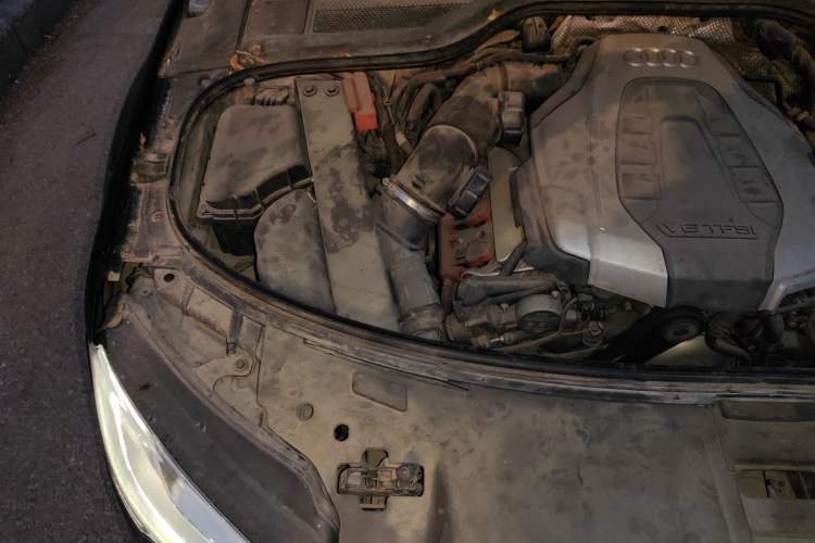 Used Audi A8 2014 A8L 45 TFSI quattro Comfort model Engine Bay Right
